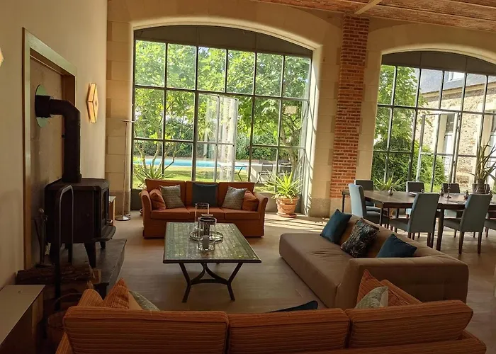 Chateau De Bed & Breakfast 4*